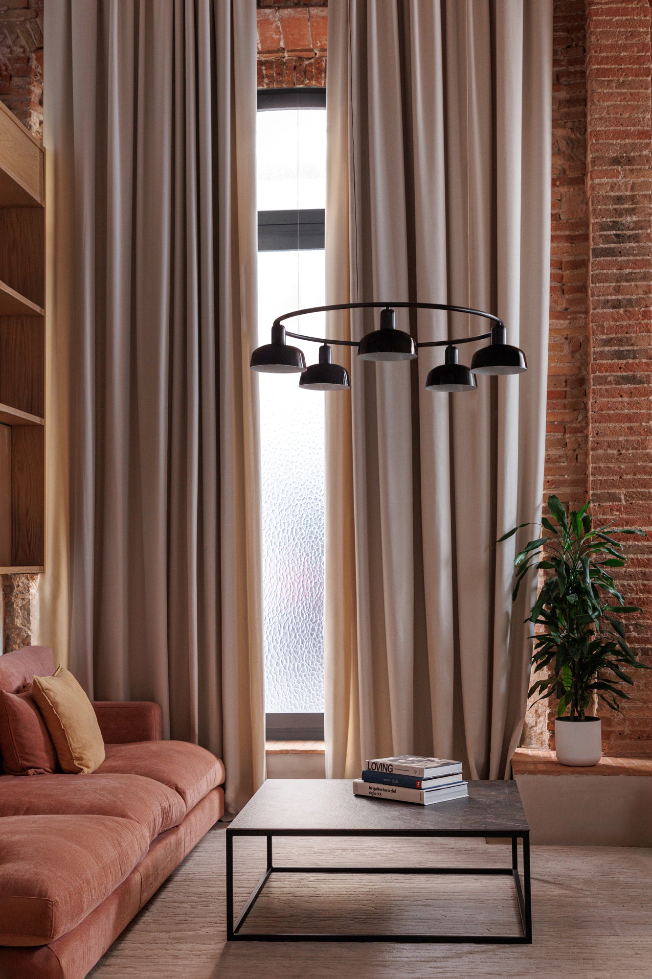 TATAWIN S Black glass circular